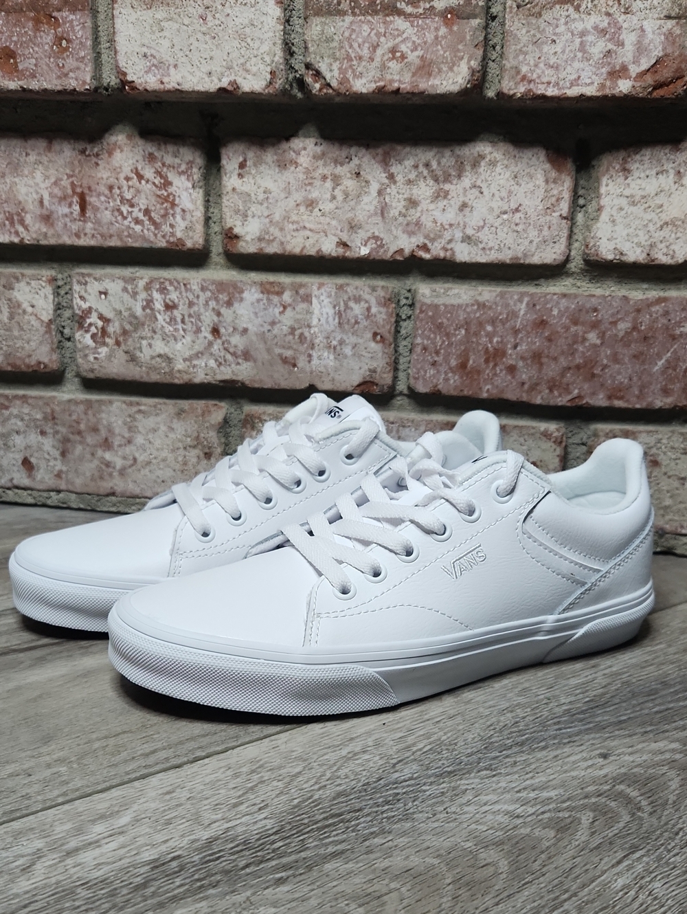 Vans Seldan White Low-Top Leather Sneakers Women's 8 NWOB